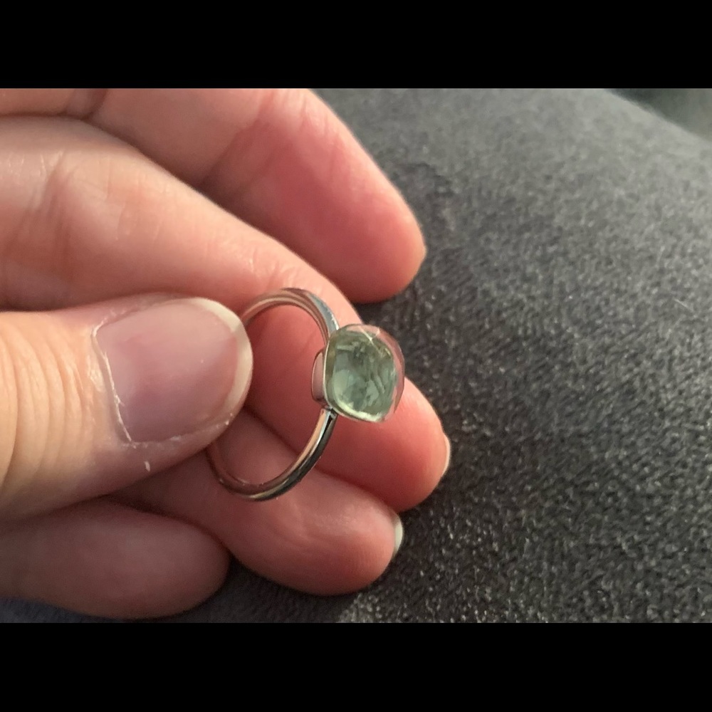 Elegant Silver Ring with Green Gemstone - Picture 3 of 4